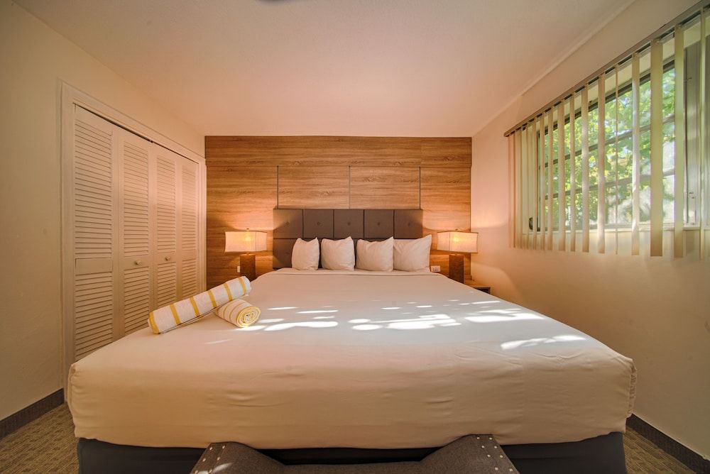 Club Lux Resort By the Beach Deluxe Apartment, 1 Bedroom 2