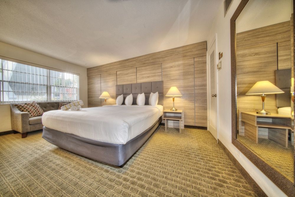 Club Lux Resort By the Beach Deluxe Studio, 1 King Bed, Kitchen