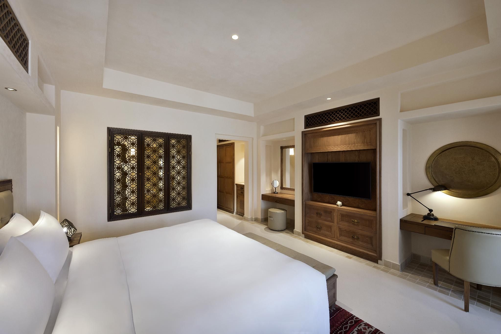 Superior King, Guest room, 1 King, Resort view, Balcony