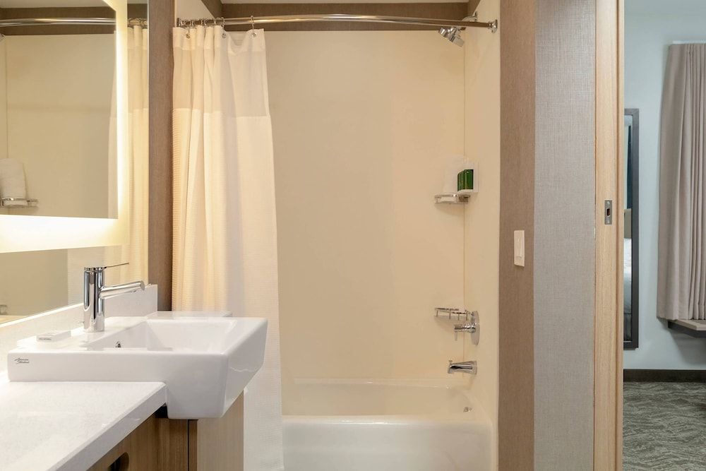 Suite, Multiple Beds (Hearing Accessible)
