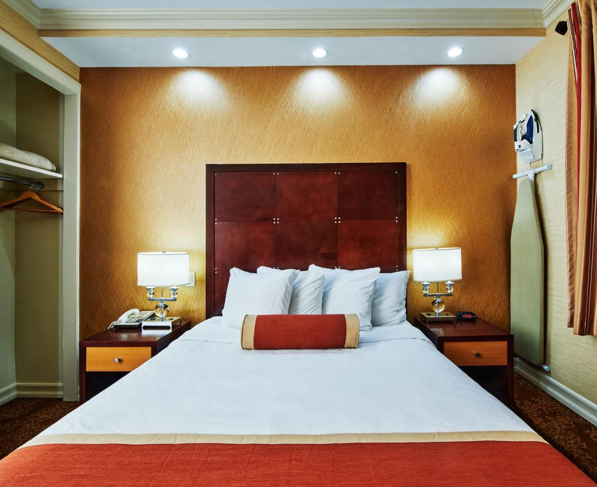 Studio with Queen Bed