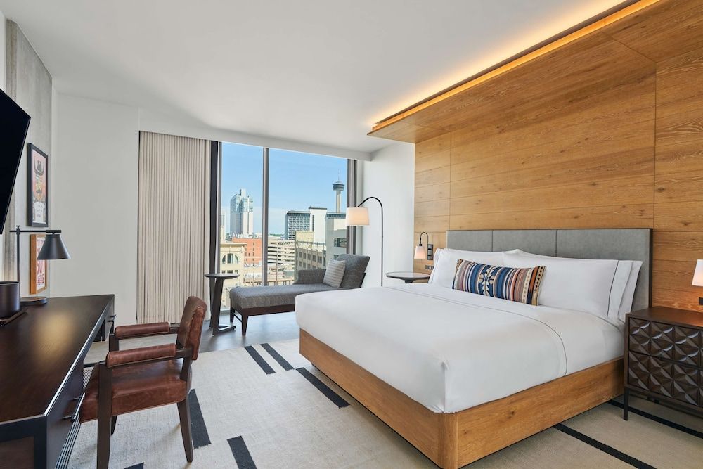 Deluxe Room, 1 King Bed