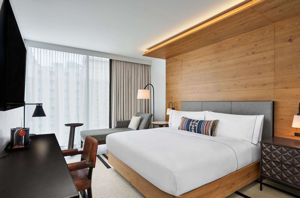 Premium Single Room, 1 King Bed, Balcony