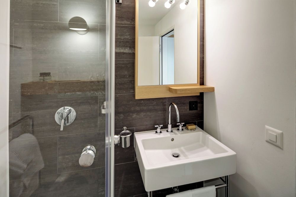 The Omnia Basic Single Room, 1 Queen Bed (Queen Double Room) 7