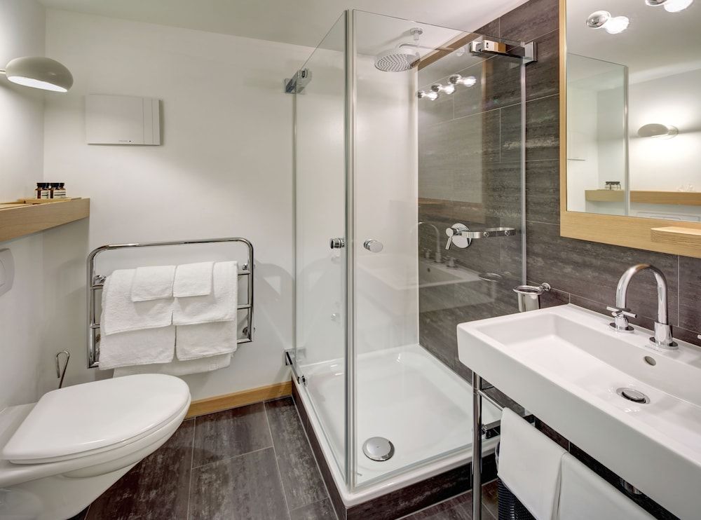 The Omnia Basic Single Room, 1 Queen Bed (Queen Double Room) 6