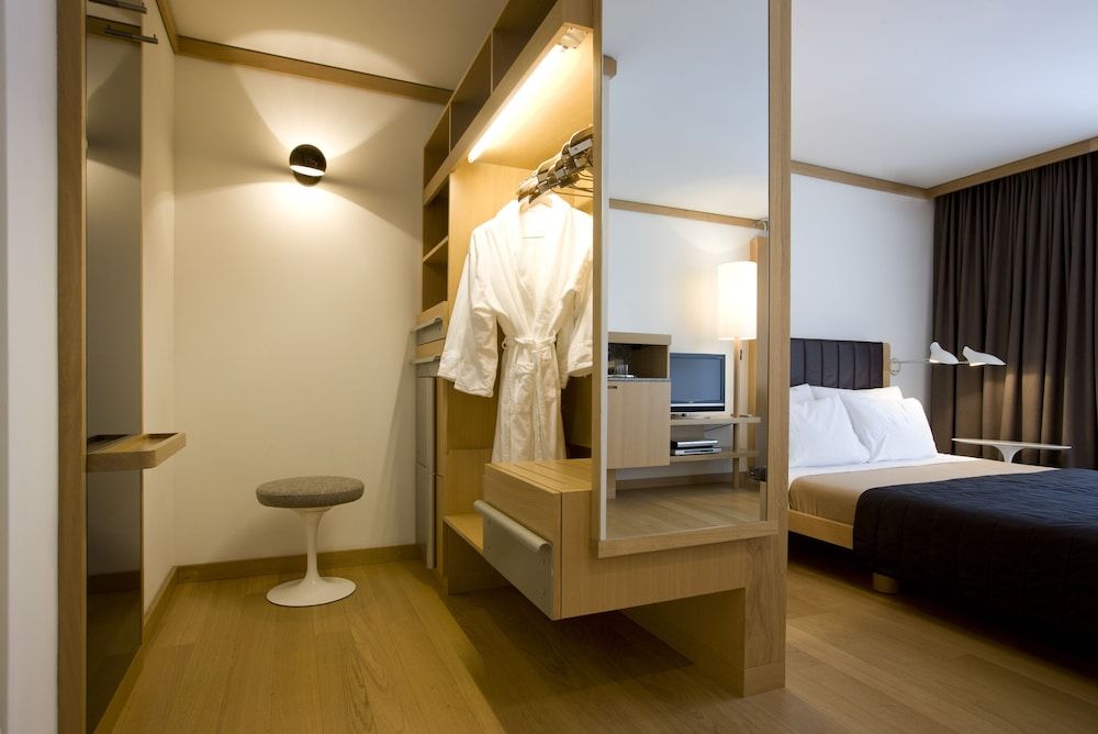 The Omnia Basic Single Room, 1 Queen Bed (Queen Double Room)