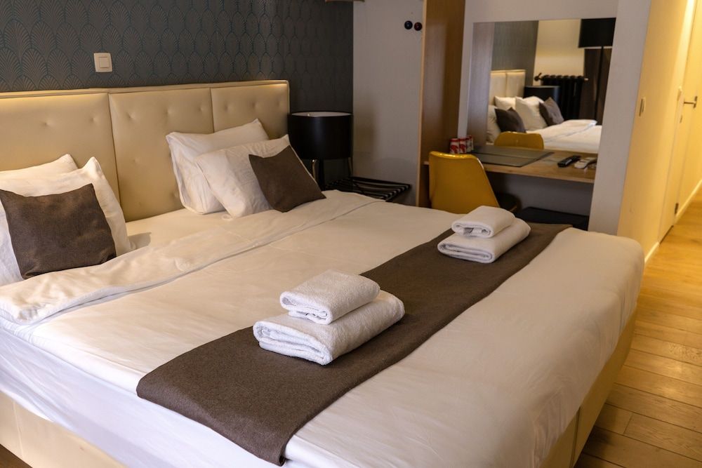 undefined Hotel Retro 8