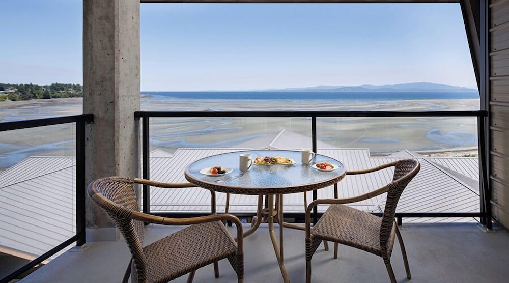 THE Beach Club Resort 1-Bedroom Suite Ocean View 3