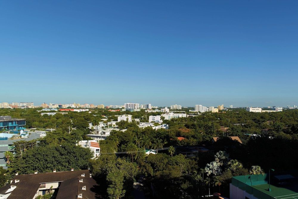 Courtyard by Marriott Miami Coconut Grove Room, 1 King Bed, Non Smoking 3