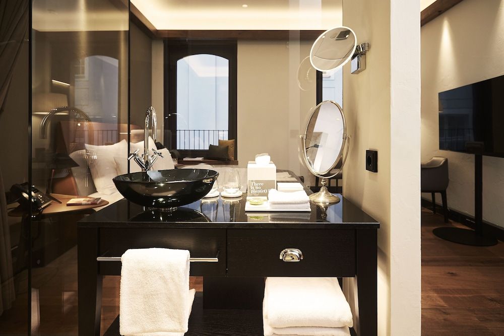 DO & CO Hotel München Superior Double Room 4