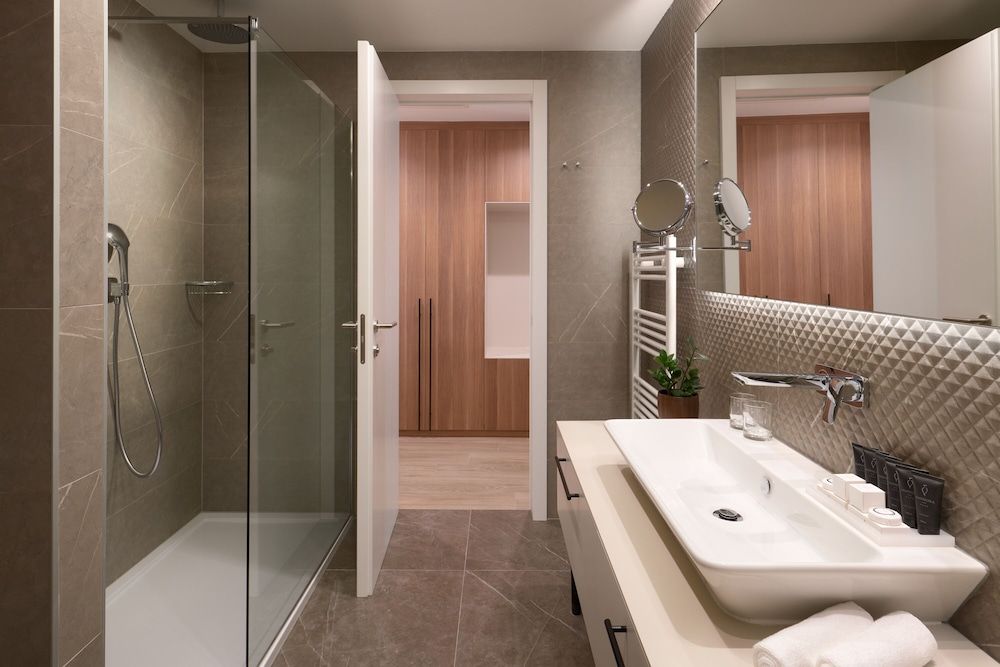 Amphora Hotel Standard Double or Twin Room 5