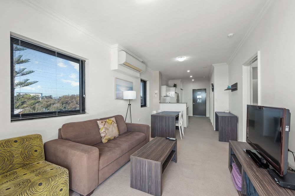 Dolphin Quay Apartments Two Bedroom Marina View 7