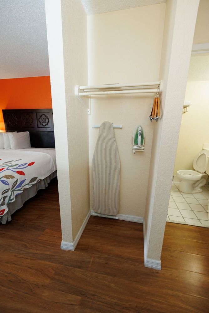 Garnet Inn & Suites, Orlando Standard King Bed 5