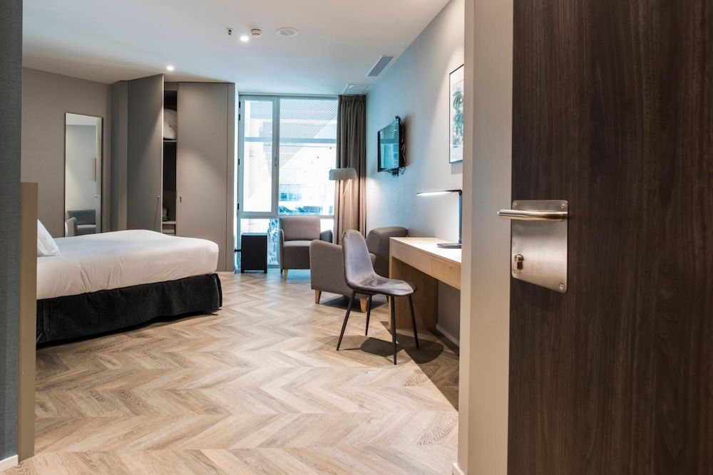 Sleep & Fly Premium Double Room, Private Bathroom 7