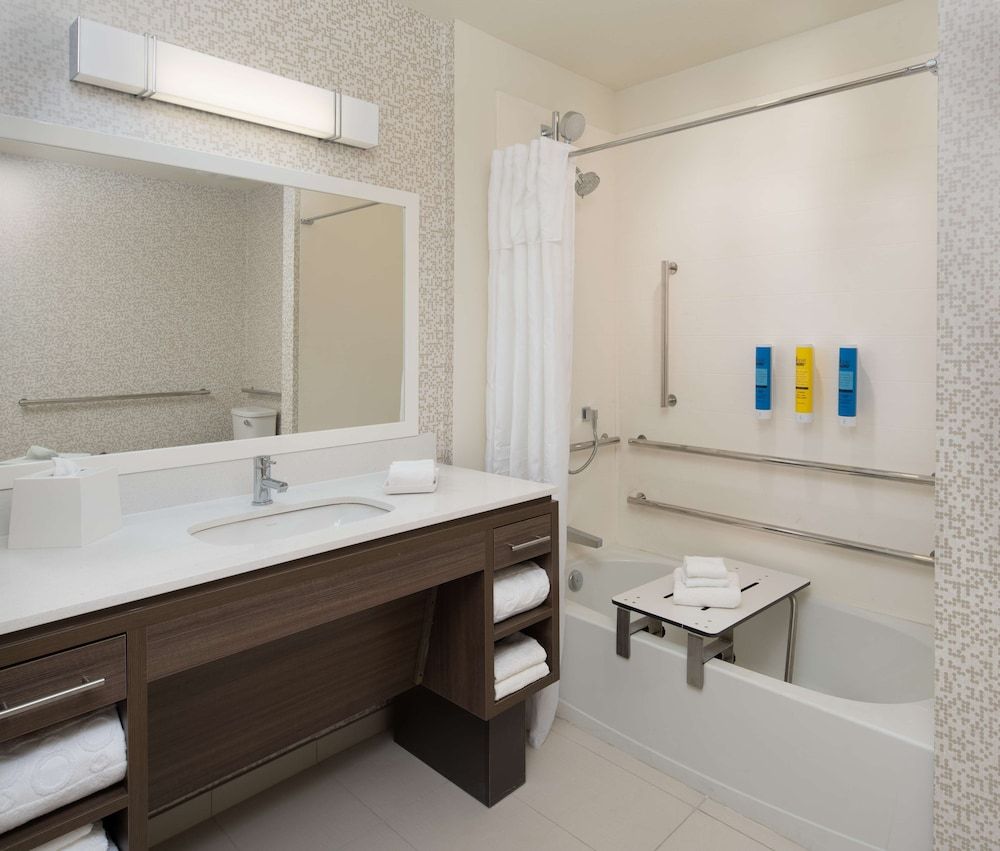 Home2 Suites by Hilton Ft. Lauderdale Downtown, FL Studio, 1 King Bed, Accessible, Bathtub 3