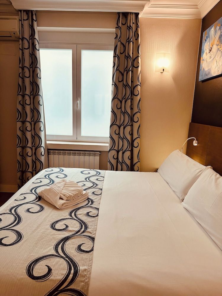 Hostal Abadía Madrid Double Room