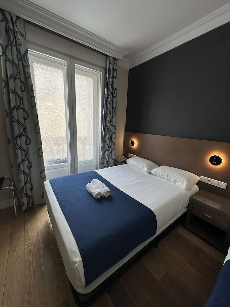 Hostal Abadía Madrid Double Room 3