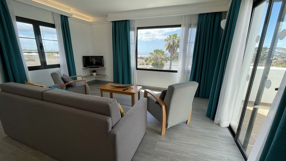 Palmeras Garden Superior Apartment 12