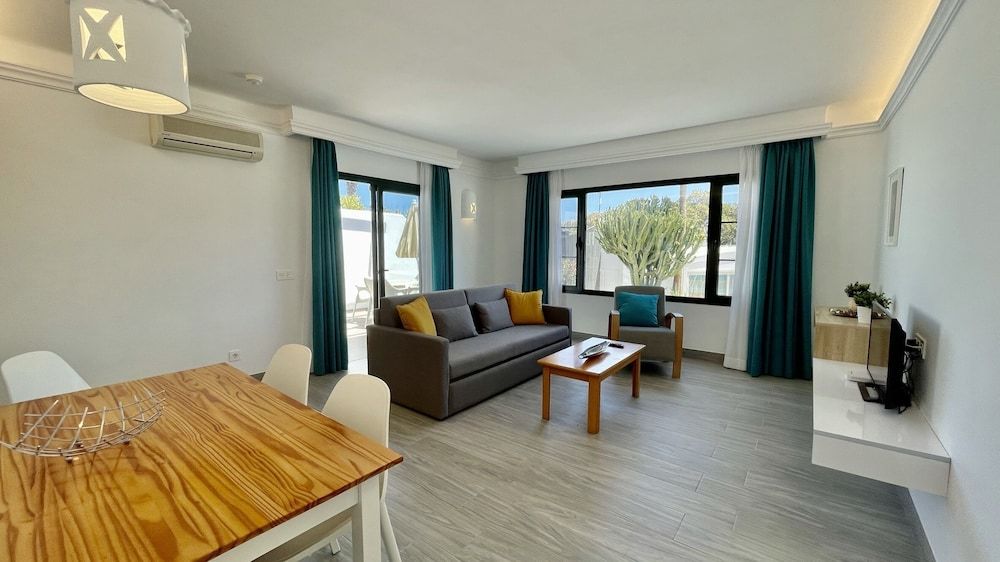 Palmeras Garden Superior Bungalow 9