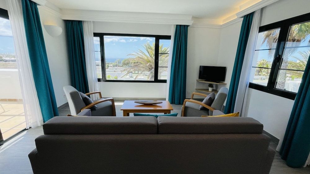 Palmeras Garden Superior Apartment 10