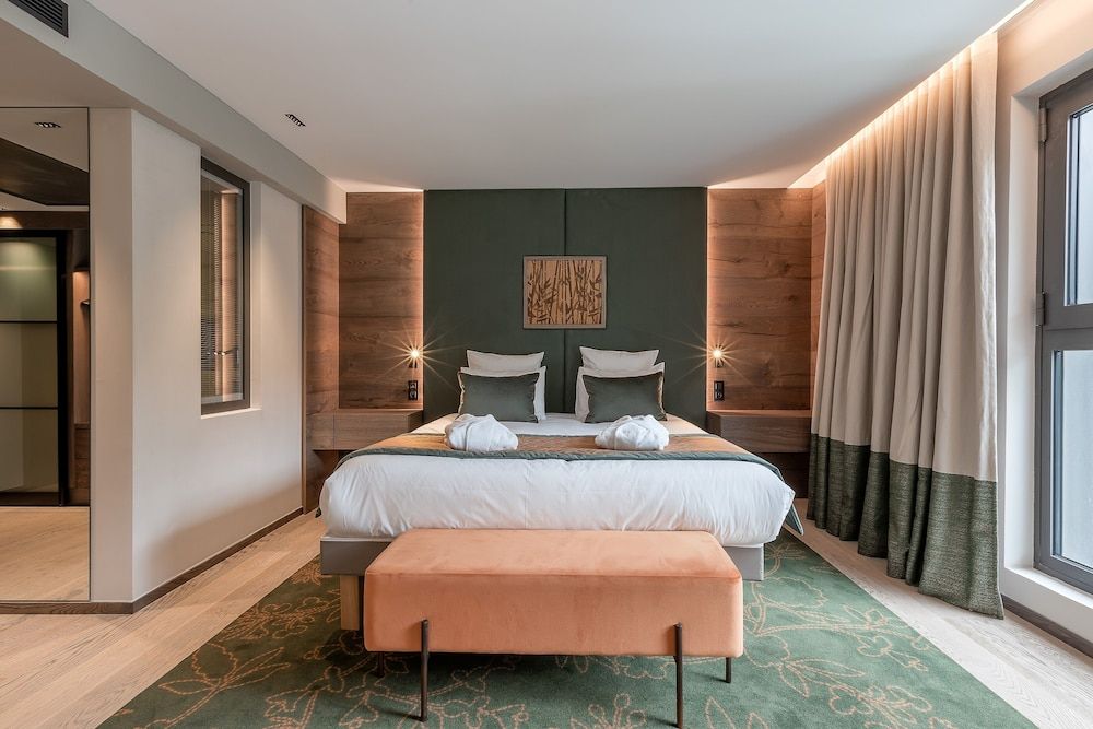 Junior Room, Balcony