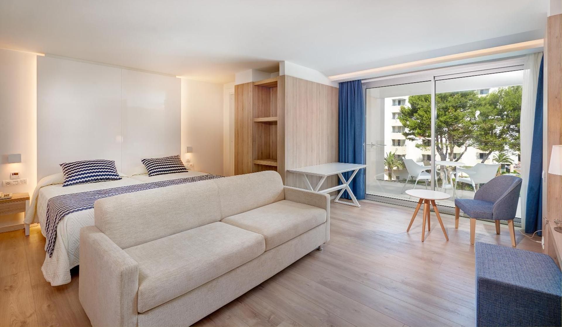 Junior Suite with Pool View