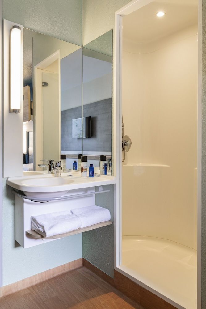 ibis budget Bordeaux Centre Gare Saint Jean Room, Multiple Beds 6