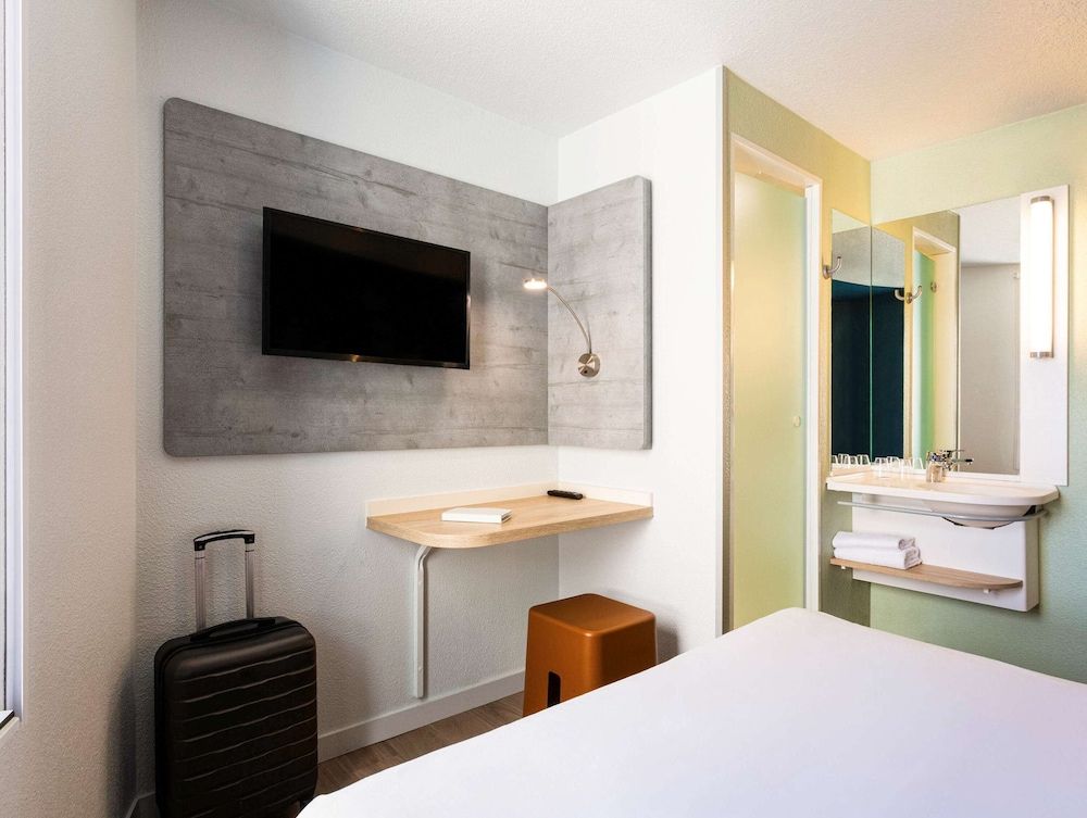 ibis budget Bordeaux Centre Gare Saint Jean Room, Multiple Beds 8