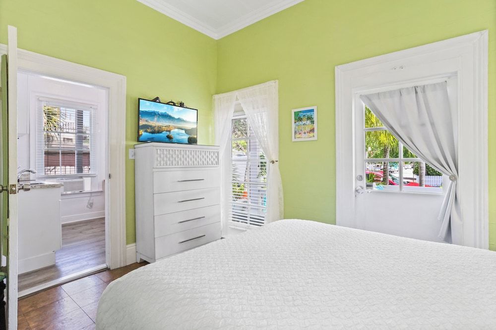 Junior Suite, Queen and Sofa Bed, Private Bathroom
