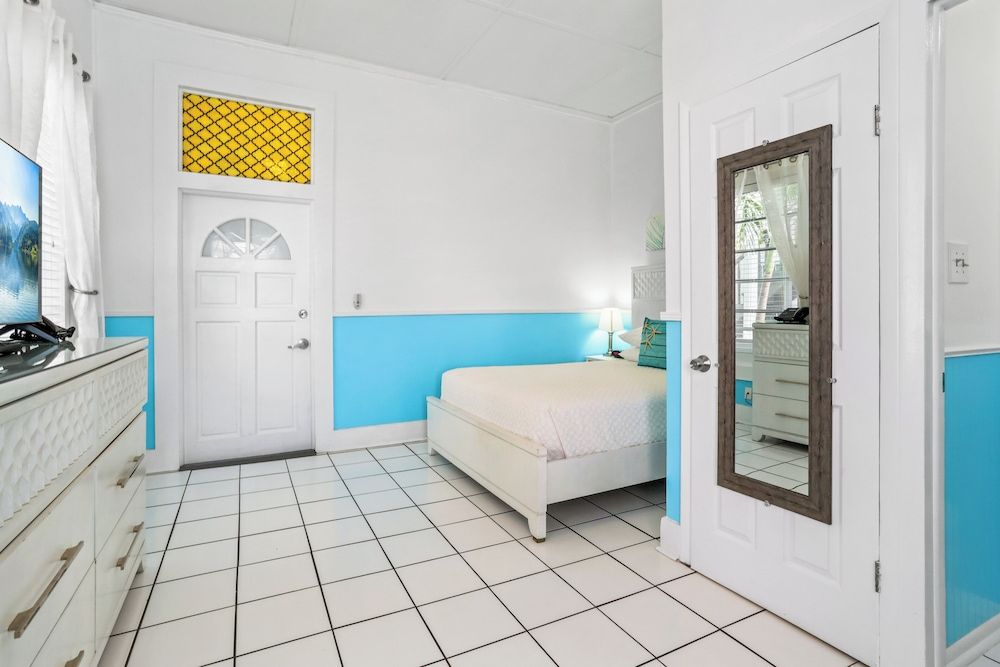 The Palms Hotel Standard Room, 1 Queen Bed, Non Smoking, Private Bathroom 15