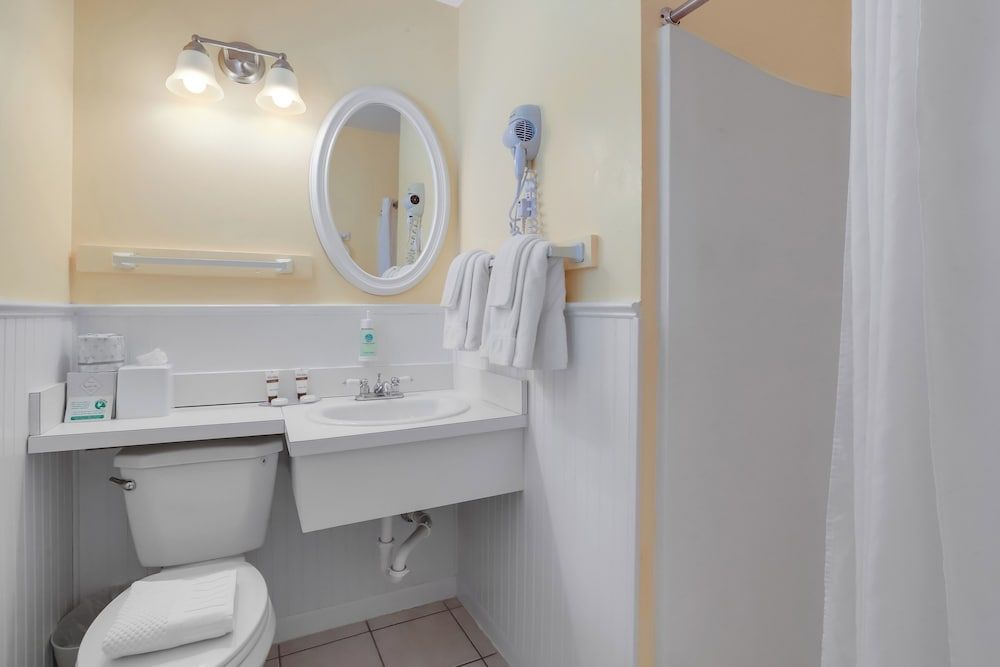 The Palms Hotel Standard Room, 1 Queen Bed, Non Smoking, Private Bathroom 24