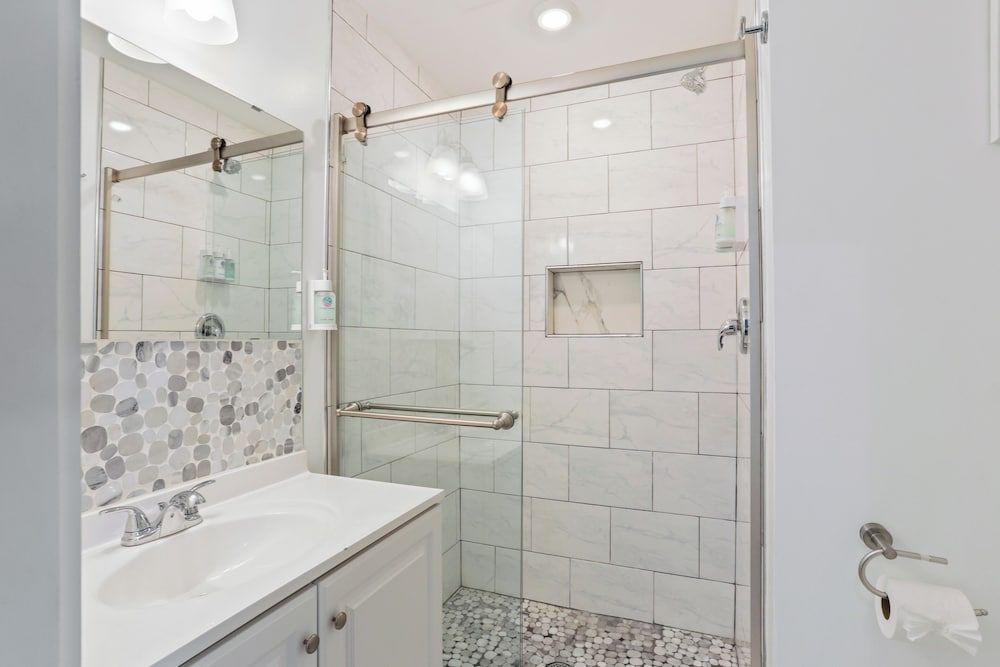 The Palms Hotel Standard Room, 1 Queen Bed, Non Smoking, Private Bathroom 28