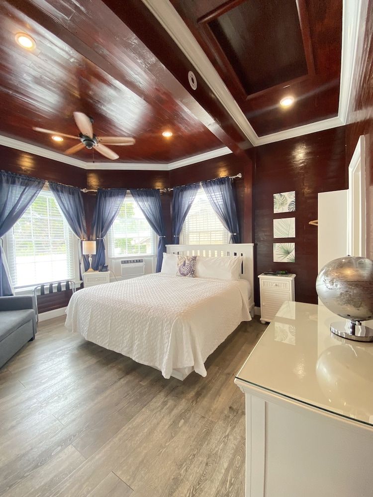 undefined The Palms Hotel 5