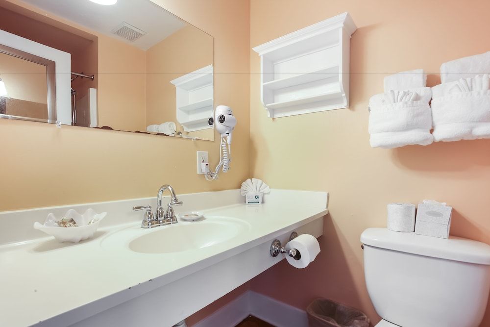 The Palms Hotel Standard Room, 1 Queen Bed, Non Smoking, Private Bathroom 19