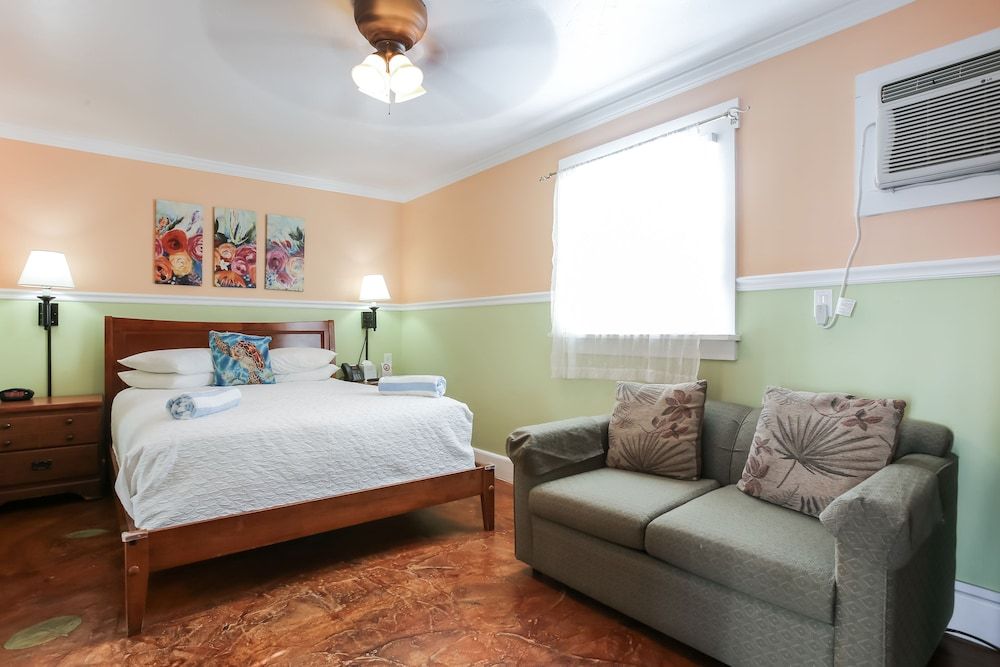 The Palms Hotel Standard Room, 1 Queen Bed, Non Smoking, Private Bathroom 18