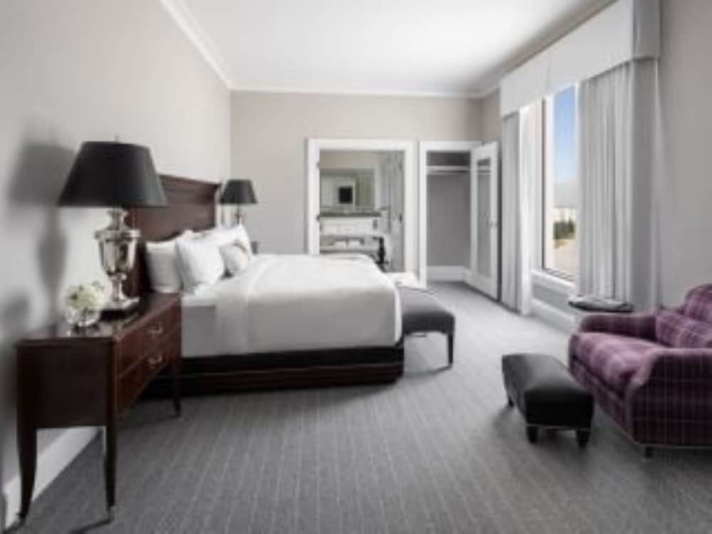 The Equestrian Hotel Luxury Room, 1 King Bed 2