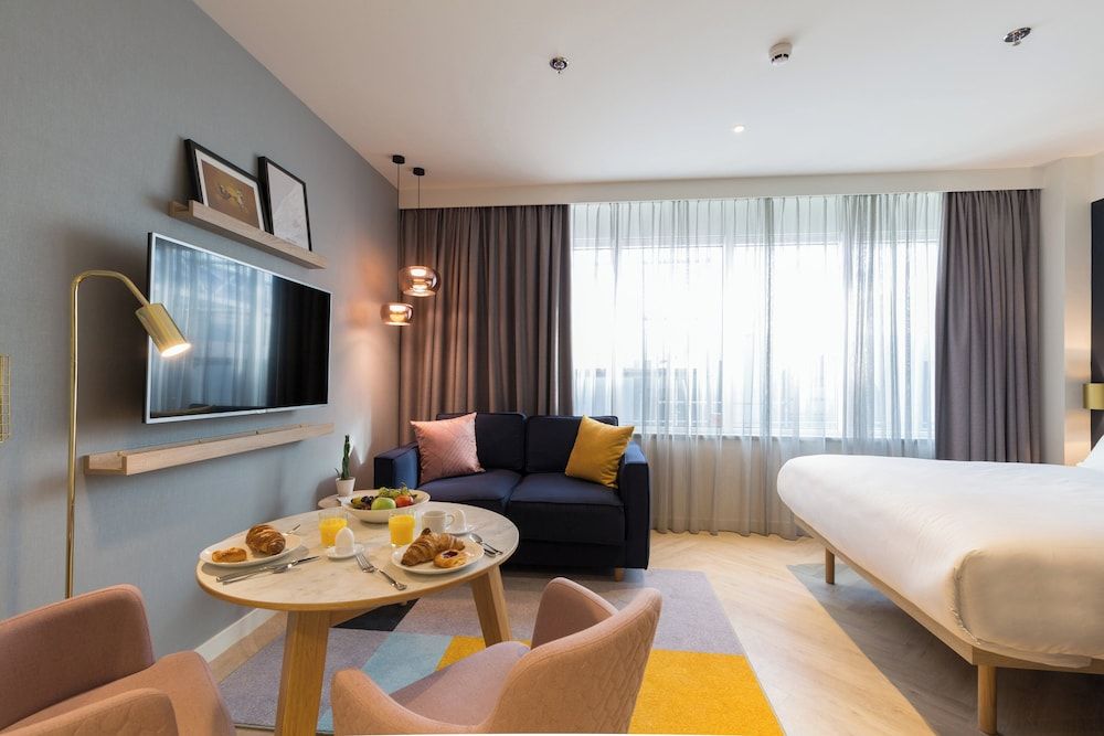 Studio Suite, 1 Queen Bed, Kitchen