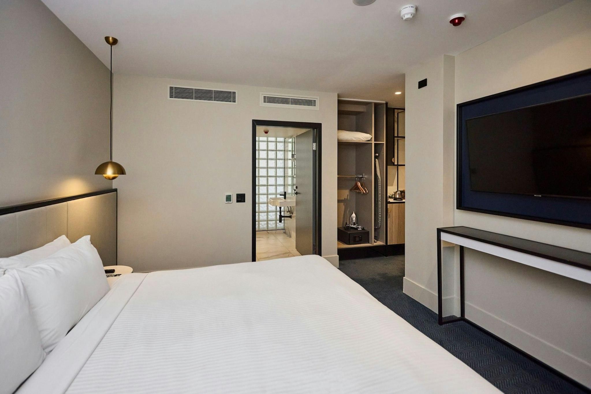 undefined Brady Hotels Jones Lane 9