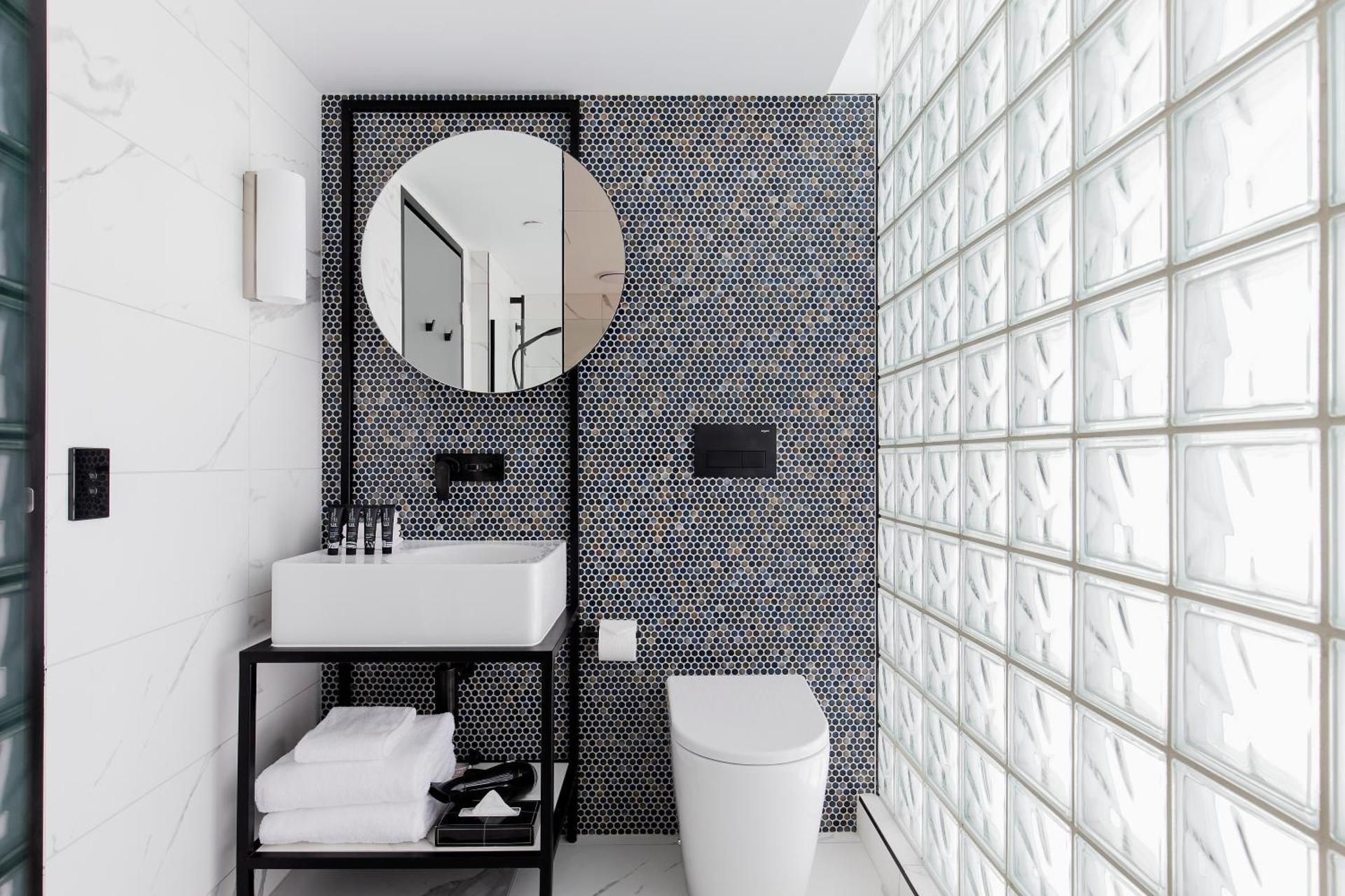 Brady Hotels Jones Lane Twin Room 3