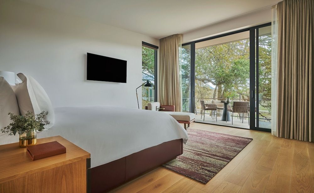 Montage Healdsburg N - Deluxe Vineyard One Bedroom Suite 6