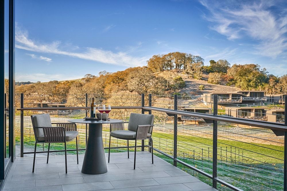 Montage Healdsburg N - Deluxe Vineyard One Bedroom Suite 2