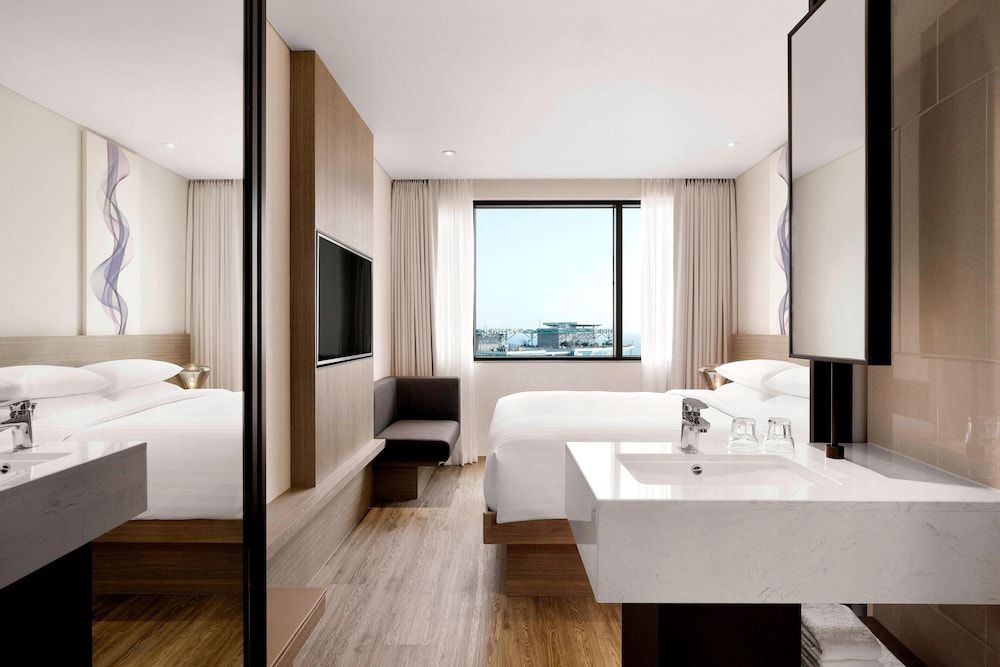 Fairfield by Marriott Busan Standard Room, 2 Twin Beds, City View 4