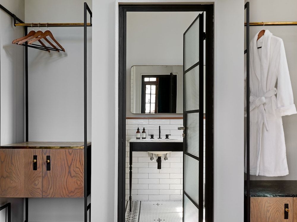 Gorgeous George by Design Hotels Studio room 6