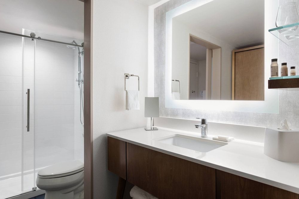 Suite, Multiple Beds, Balcony (Mobility/Hearing Accessible, Tub)