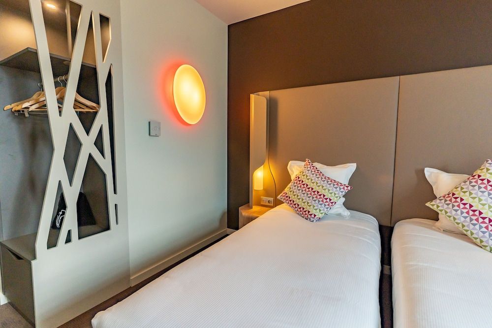 Next Generation, Room, 2 Twin Beds