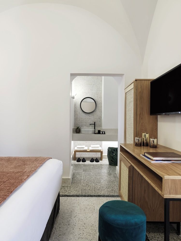 La Maltese Estate ESTATE MANSION DOUBLE 8