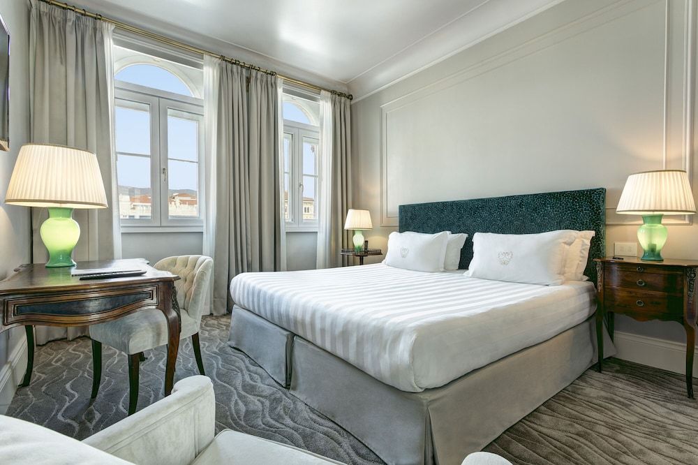 Grand Hotel Duchi d'Aosta Deluxe Room 2