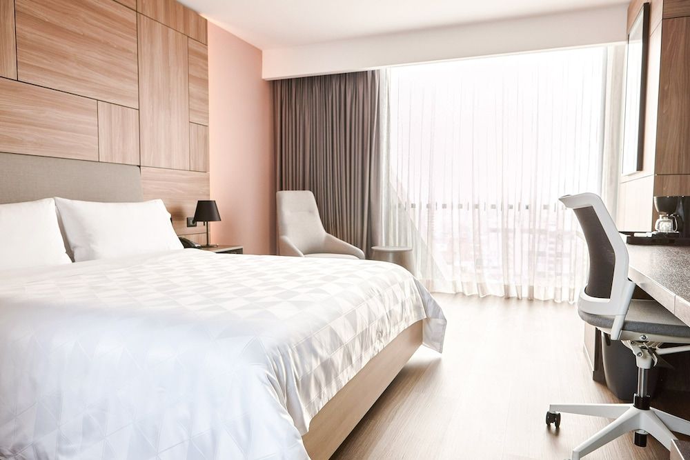 Holiday Inn Lima Miraflores by IHG Standard Room, 1 King Bed 3