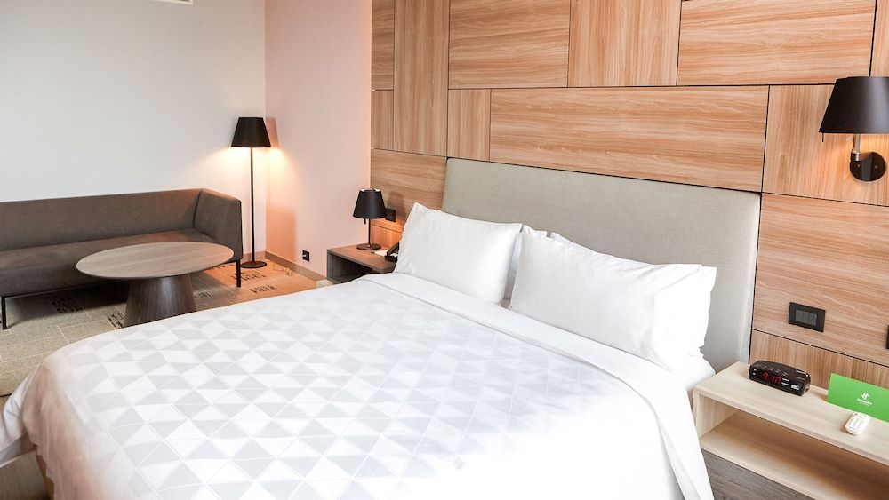 Premium Room, 1 King Bed, City View