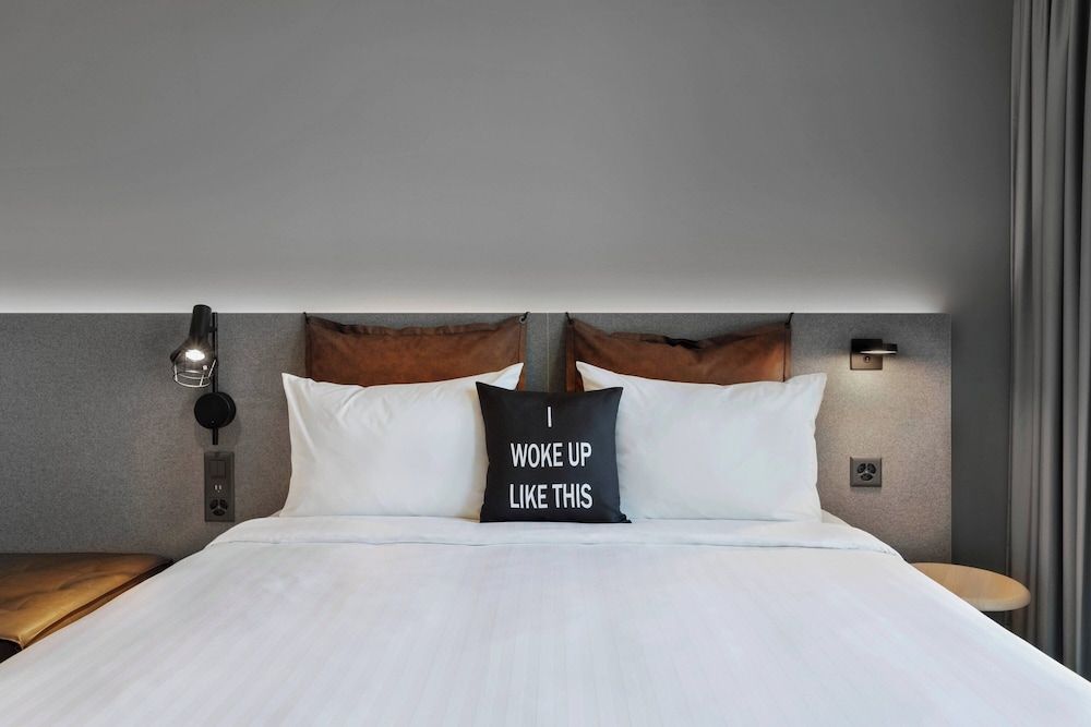 Moxy Bern Expo Room, 1 Queen Bed 2